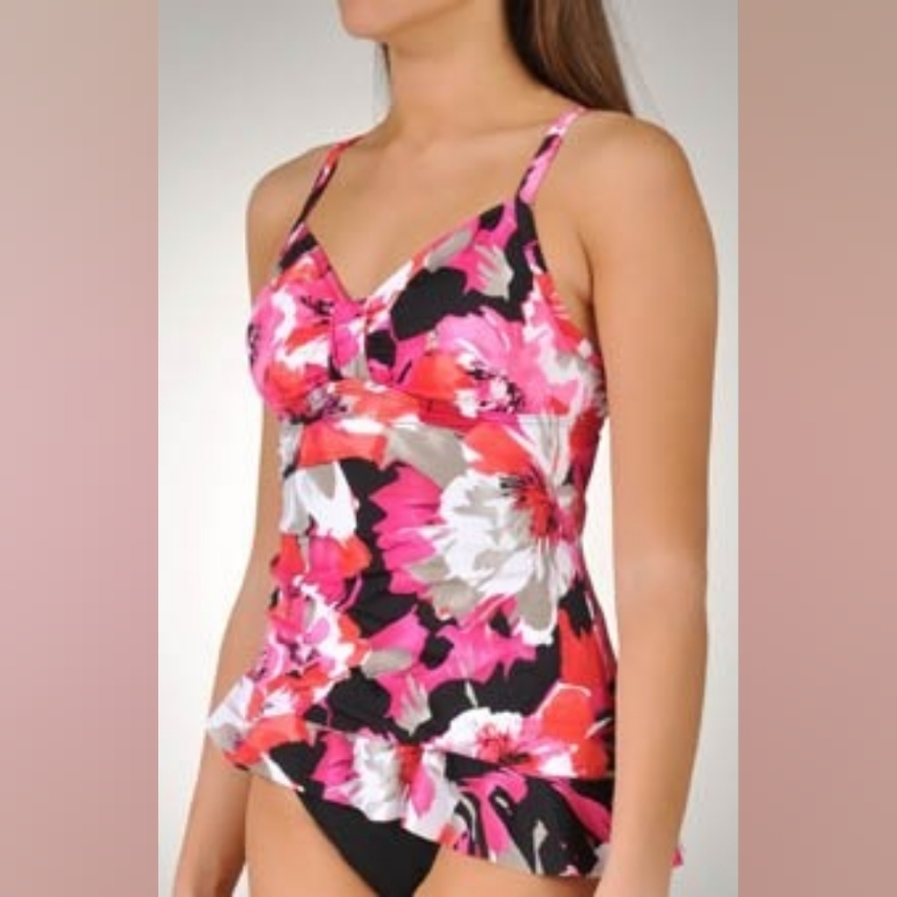 *Like new!* 🖖 Magic Suit 🖖 Floral Ruffle Tankini